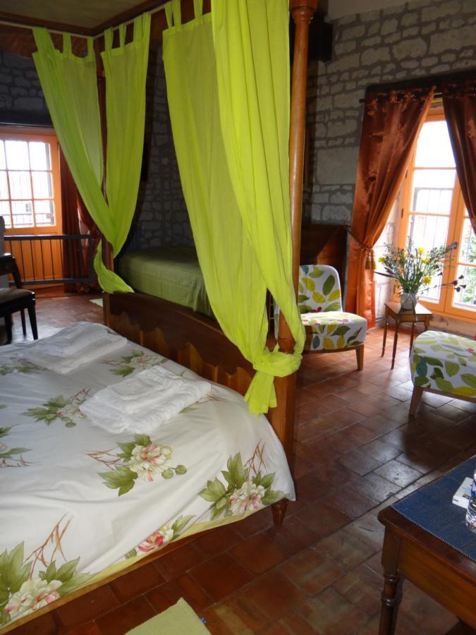 Gite Du Manoir Des Roches Saires 外观 照片