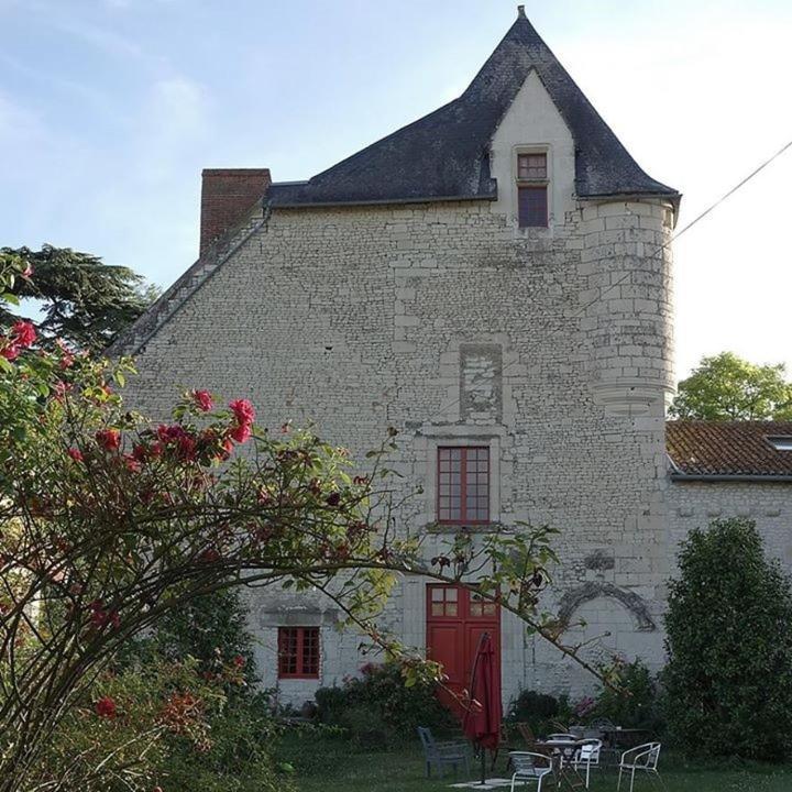 Gite Du Manoir Des Roches Saires 外观 照片