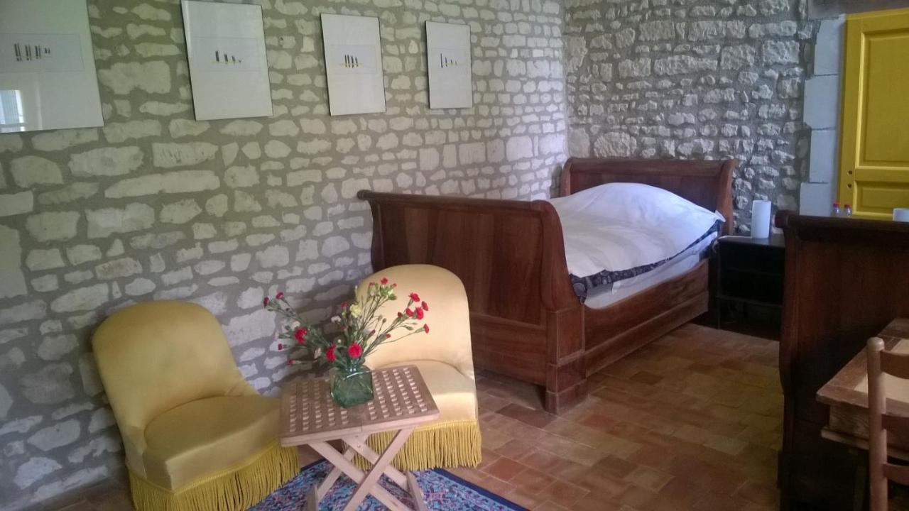 Gite Du Manoir Des Roches Saires 外观 照片
