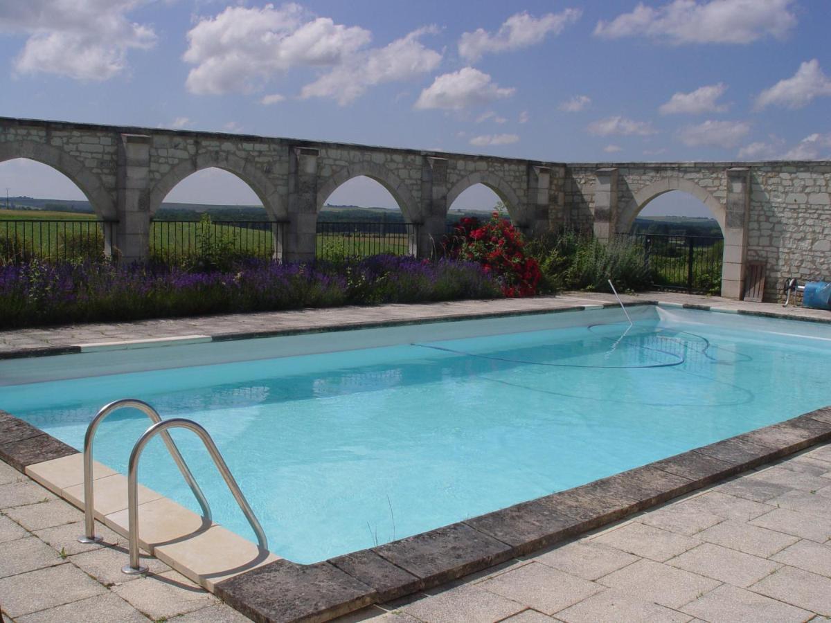 Gite Du Manoir Des Roches Saires 外观 照片