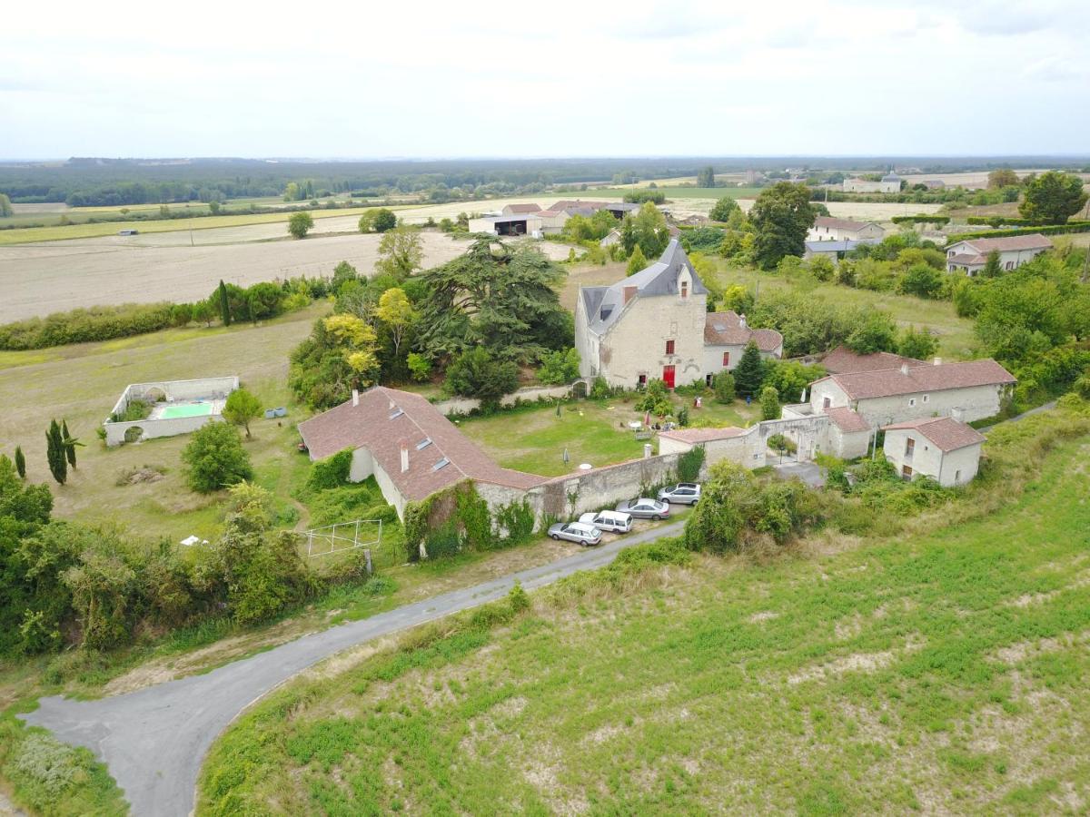 Gite Du Manoir Des Roches Saires 外观 照片